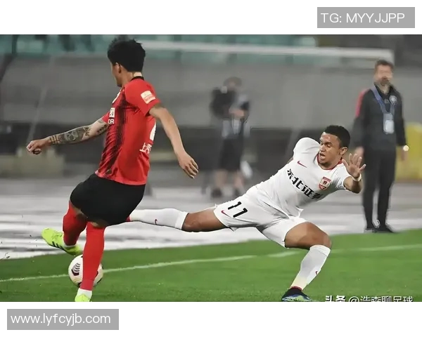 中超焦点对决上海海港迎战广州恒大上演激情巅峰对抗